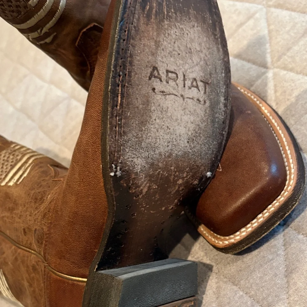 Ariat Brown Heeled Boots with White Accents - Picture 5 of 6